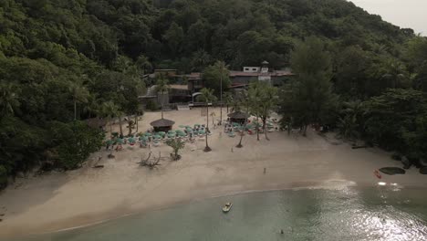 Beach-in-Thailand-between-palmtrees