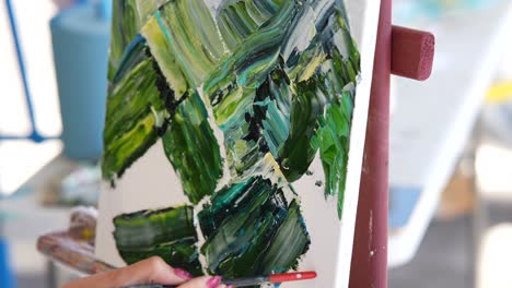 pintura abstracta de hojas en progreso