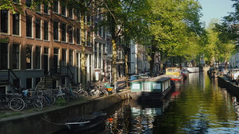 vista panorámica del canal de amsterdam