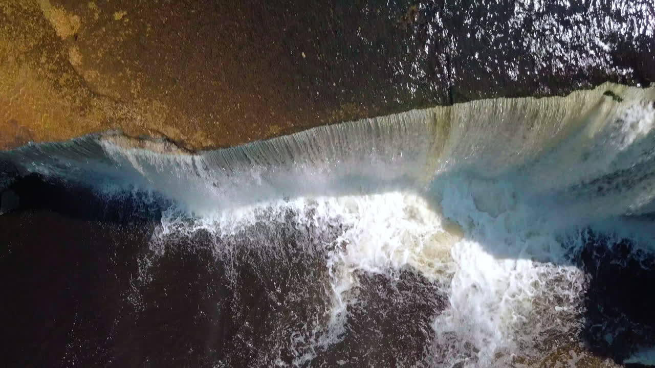 antena de la cascada jägala en estonia