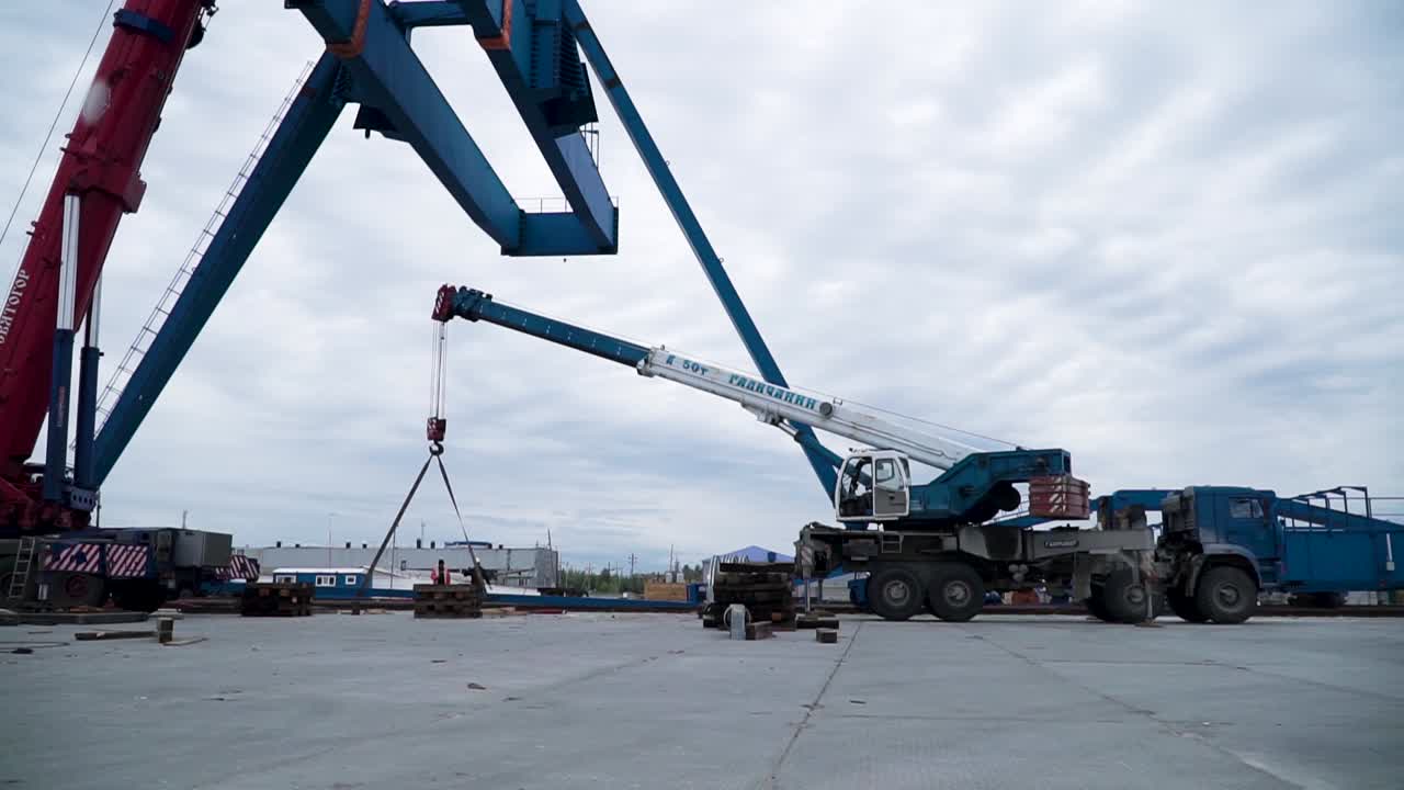 항구 크레인 운영