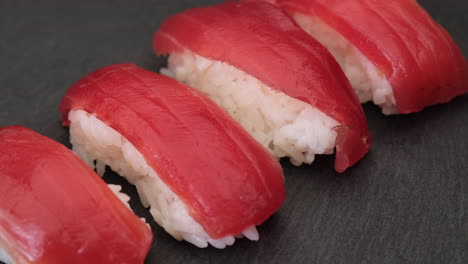 Sushi-Nigiri-Thunfisch-Japanisches-Essen