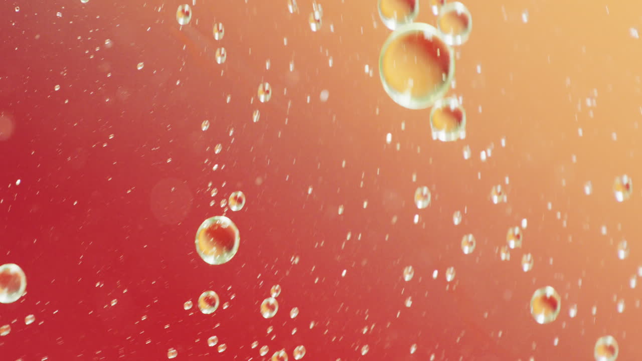 액체 및 baubles의 클로즈업 위에 판매 텍스트의 애니메이션