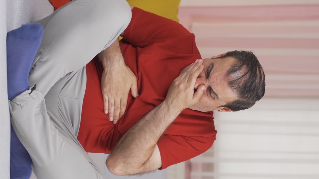 vídeo vertical de vomitar.