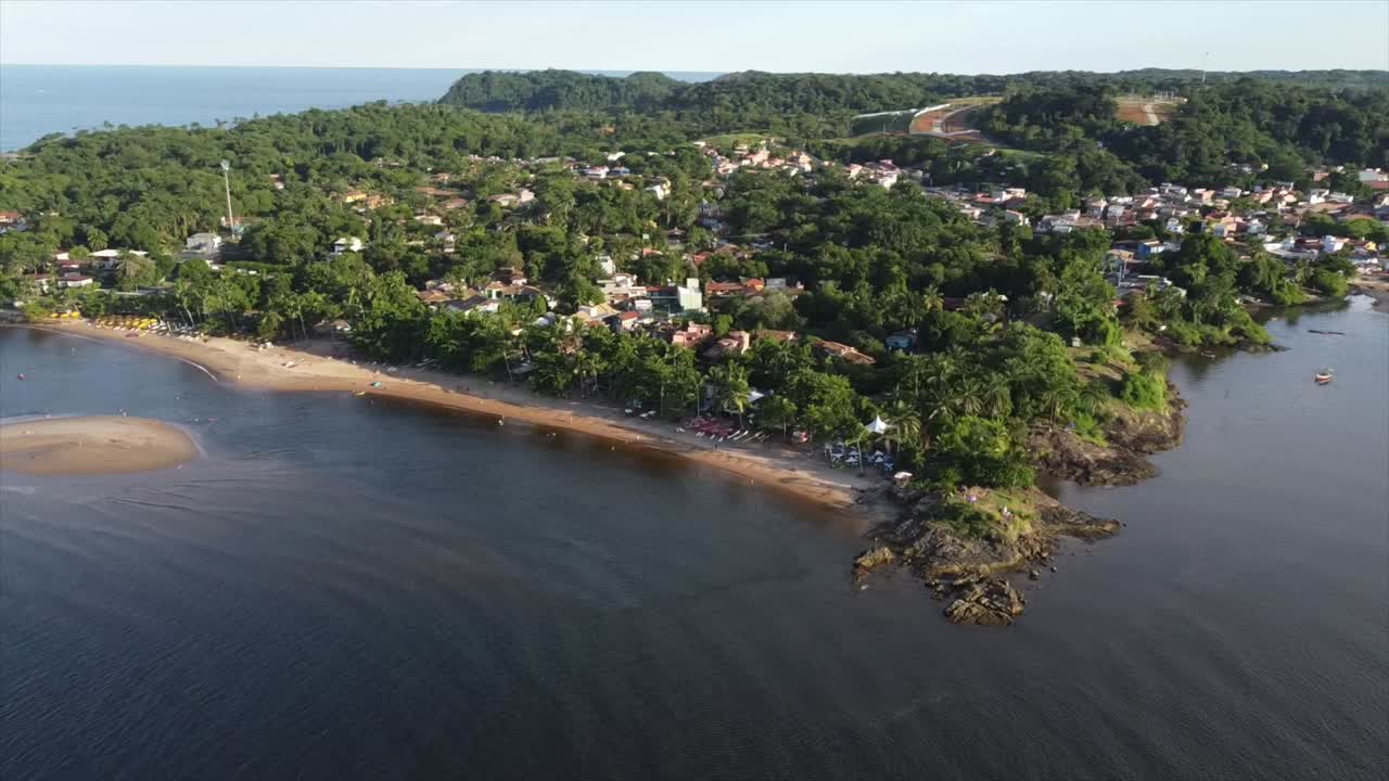 itacare, brasil por drone 4k océano atlántico brasileño desde el cielo-21