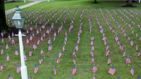 Usa-Amerikanische-Flaggen-Ehren-Diejenigen,-Die-Gekämpft-Haben,-In-Den-Usa-Gestorben-Sind