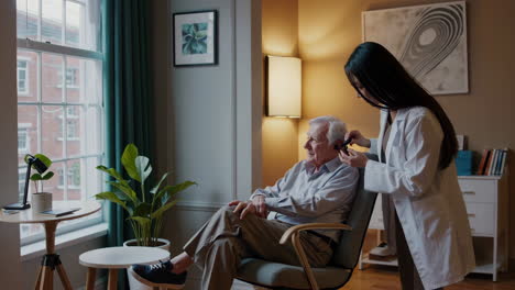 hearing aid fitting for elderly patient