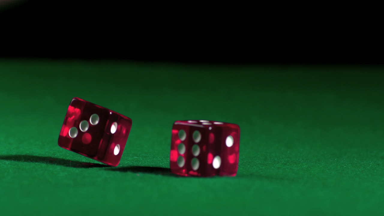 tirando los dados rosados a mano