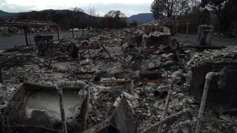 Casas-Adosadas-Destruidas-Después-Del-Incendio-Del-Valle,-Condado-De-Lake,-California,-2015