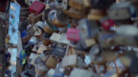 New-Orleans-Love-Locks-on-the-Mississippi-River-close-up---rack-focus