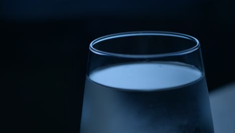 water glass eartquake slowmotion