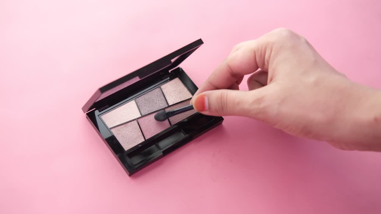 Applying Eyeshadow Palette