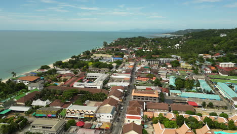 la costa norte de koh samui durante la puesta de sol