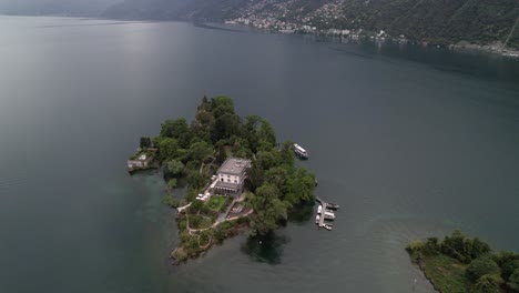 la remota isla de brissago en el lago maggiore, un lugar turístico en suiza