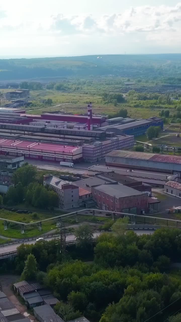 индустриальный заводский комплекс с воздуха