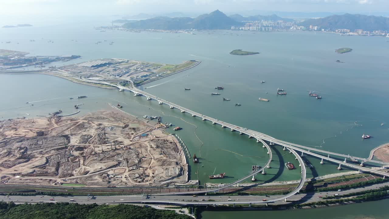 instalaciones de cruce fronterizo de hong kong y puente principal y sistema de carreteras en construcción, vista aérea