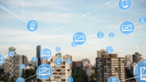 animación de una red de iconos digitales frente a una vista aérea del paisaje urbano