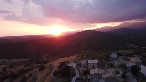 Ciudad-Española-Filmada-Con-Un-Dron-Durante-La-Puesta-De-Sol,-Sierra-De-Guara