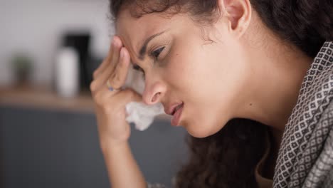 Video-of-sick-woman-talking-video-to-doctor-on-laptop