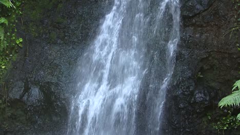 Waterfall-in-Tahiti,-French-Polynesia