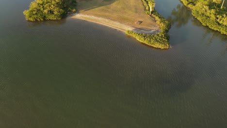 Entrada-Cerca-De-Seminole-Florida-Al-Atardecer