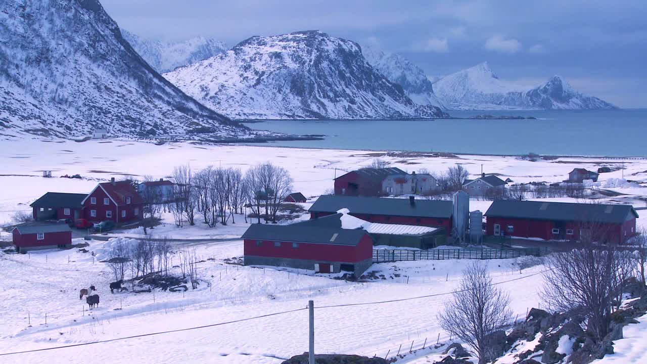 ノルウェーの北極圏ロフォーテン諸島にある、孤独で人里離れた村