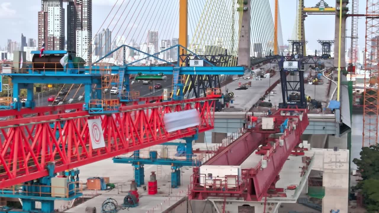 Construction activity in Bangkok along a bridge under development