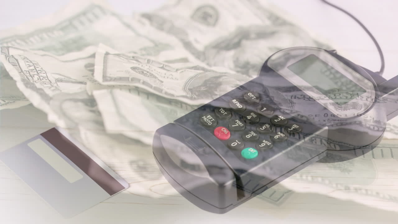 animación de billetes de dólar que caen sobre el terminal de pago