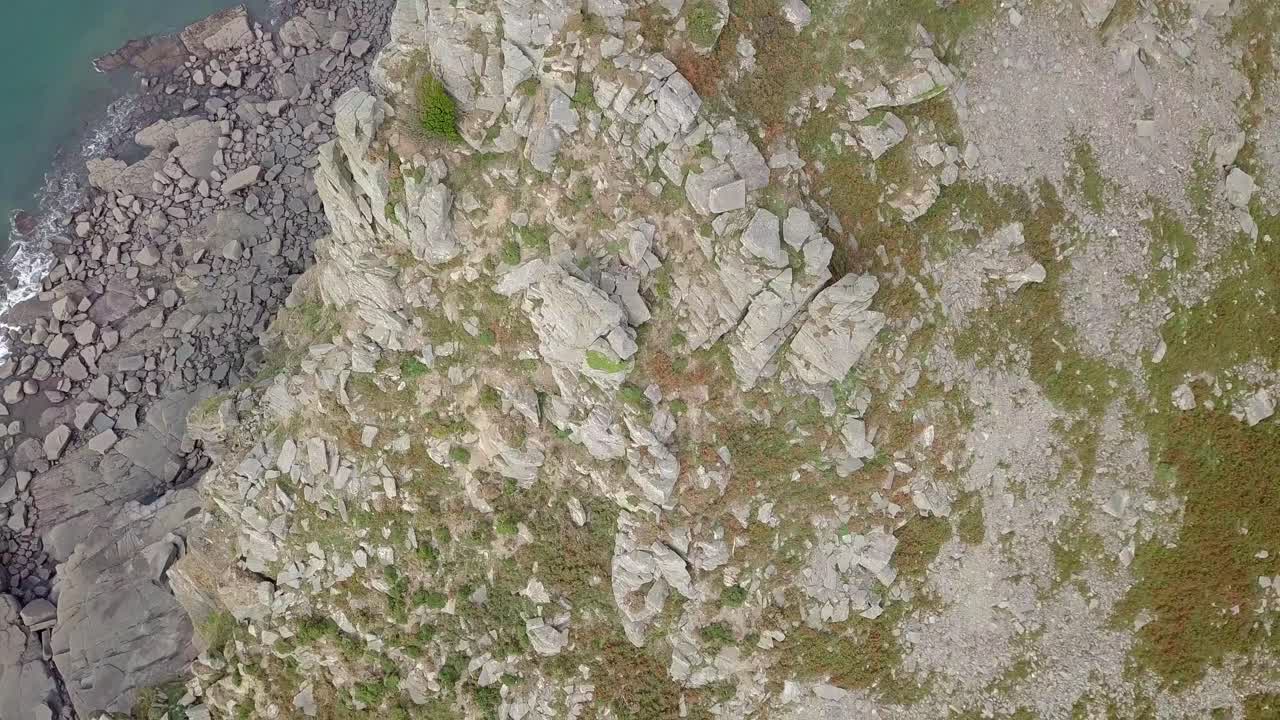 vista aérea de la costa rocosa