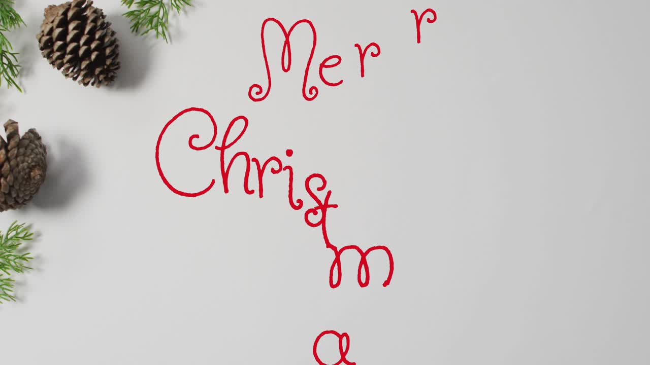 ⁇  배경 에 있는 소나무  ⁇  에 메리 크리스마스 텍스트 의 애니메이션