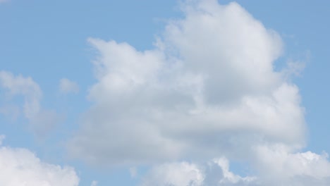 Timelapse-of-cloud-formations-on-a-sunny-day