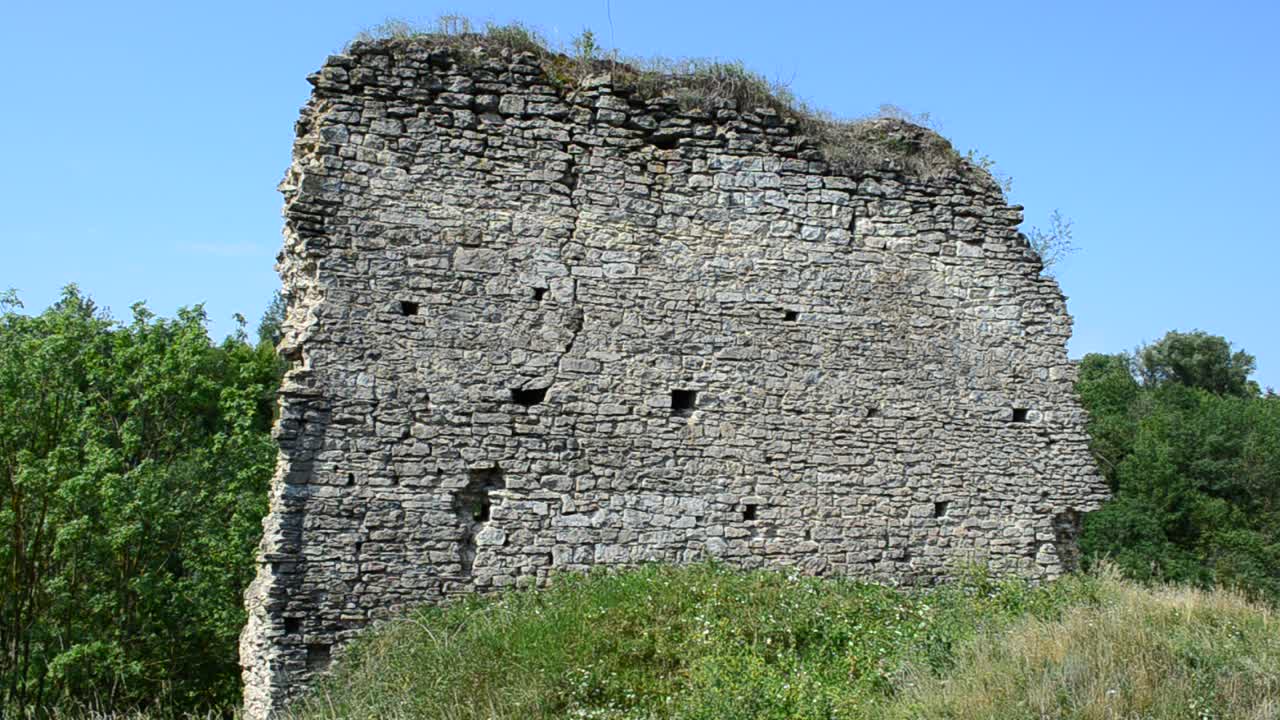 Costruzioni medievali, resti di fortificazioni. Antico castello nel villaggio di Scala Podolsk, Ucraina