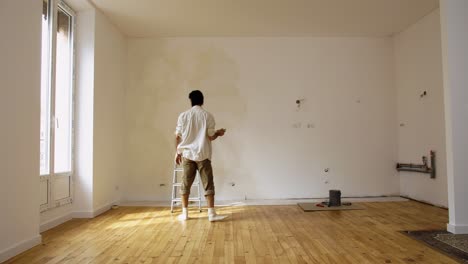 Pintura-Calcárea-Encalada-En-La-Pared-De-Una-Habitación-Vacía.