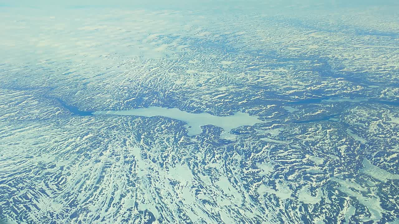 비행기를 타고 그린란드 상공을 비행하다