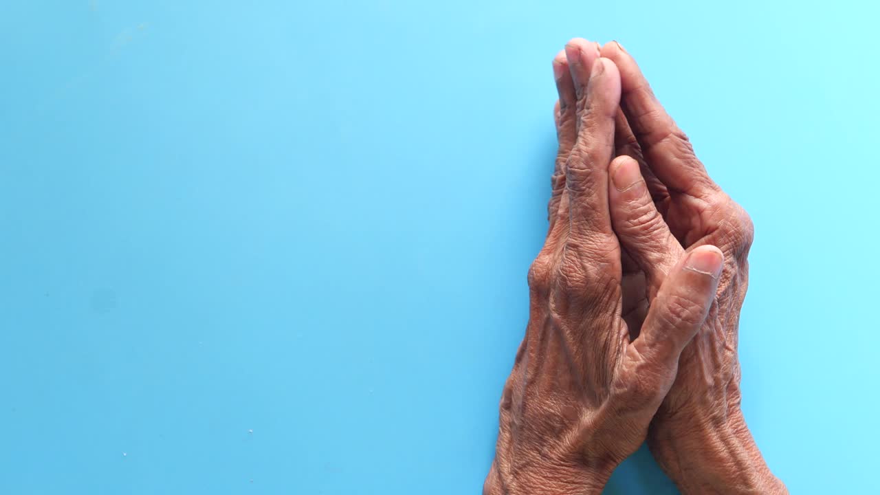Mãos envelhecidas