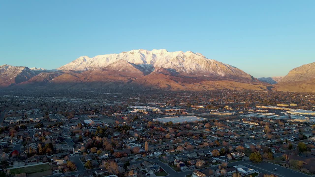 솔트 레이크 시티, 유타, 공중에 mt timpanogos 배경