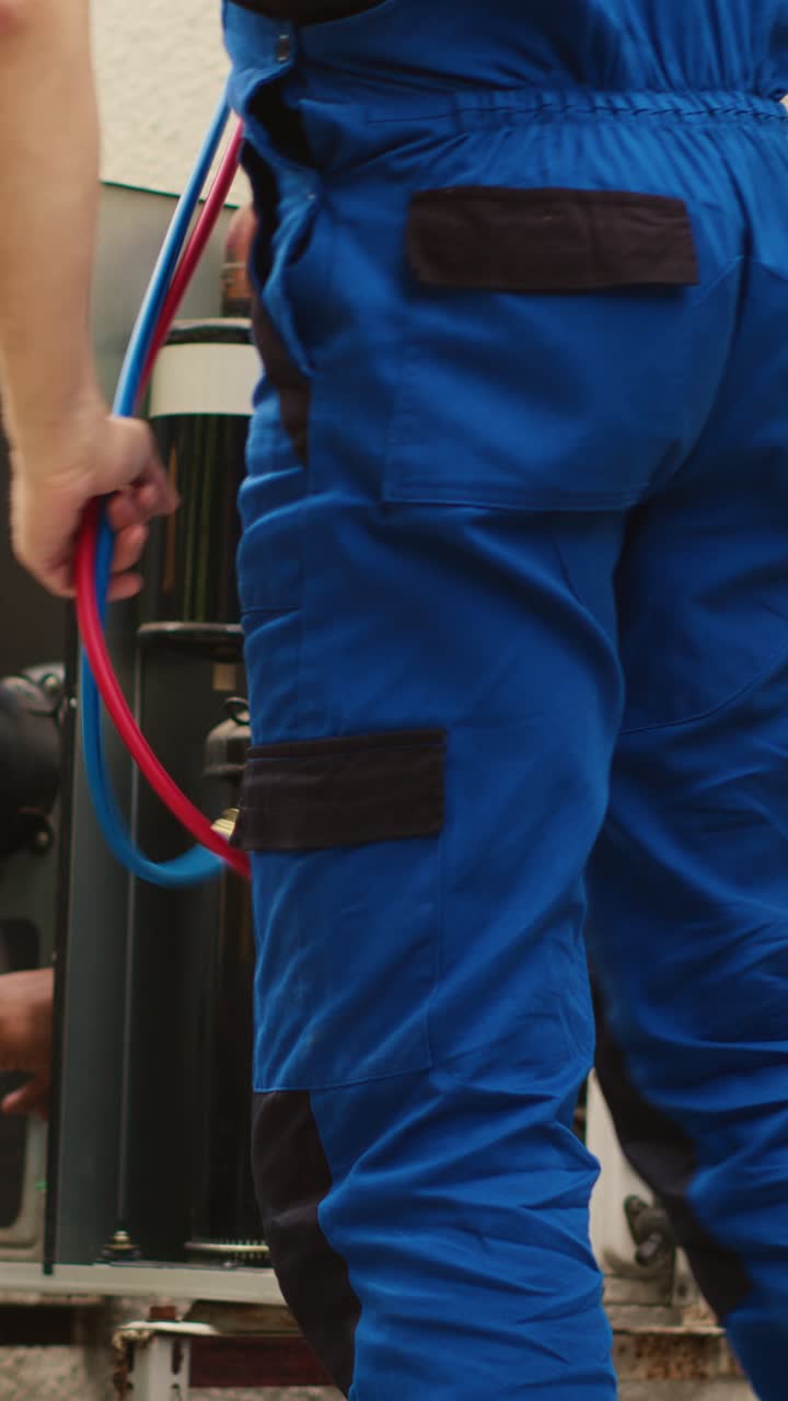 Eksperter i vertikale videoer servicerer HVAC-systemer