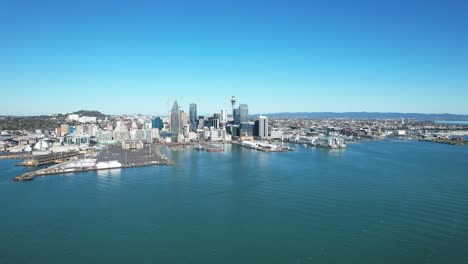 Auckland-Cityscape-In-North-Island,-New-Zealand---Aerial-Drone-Shot