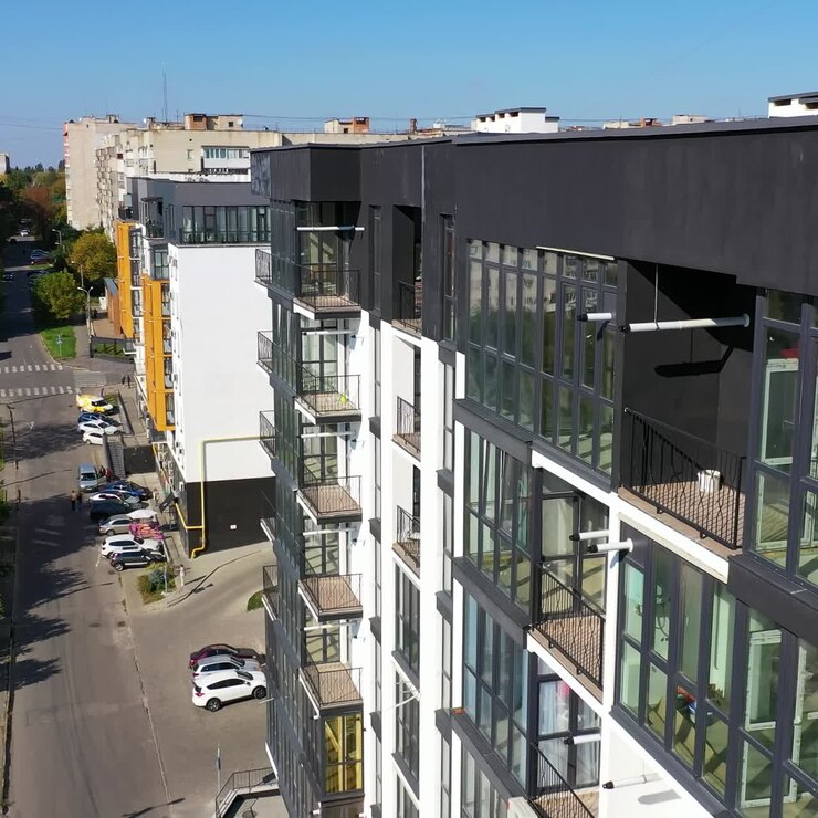 Architettura di paesaggi urbani, esterni di edifici in città. Vista aerea di edifici moderni