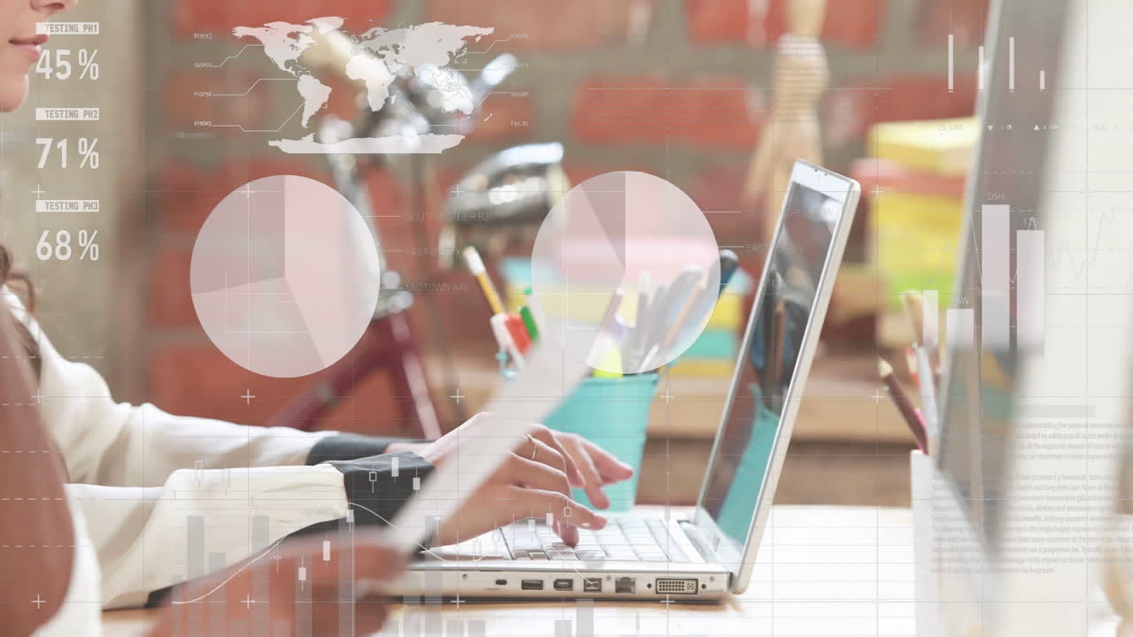 사무실에서 다양한 사업가들에 대한 금융 데이터 처리의 활성화