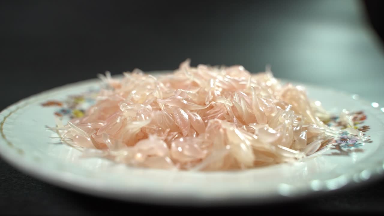 쓴 레몬은 비타민 c가 풍부하고 간 건강에 매우 유용한 식품 또는 과일입니다