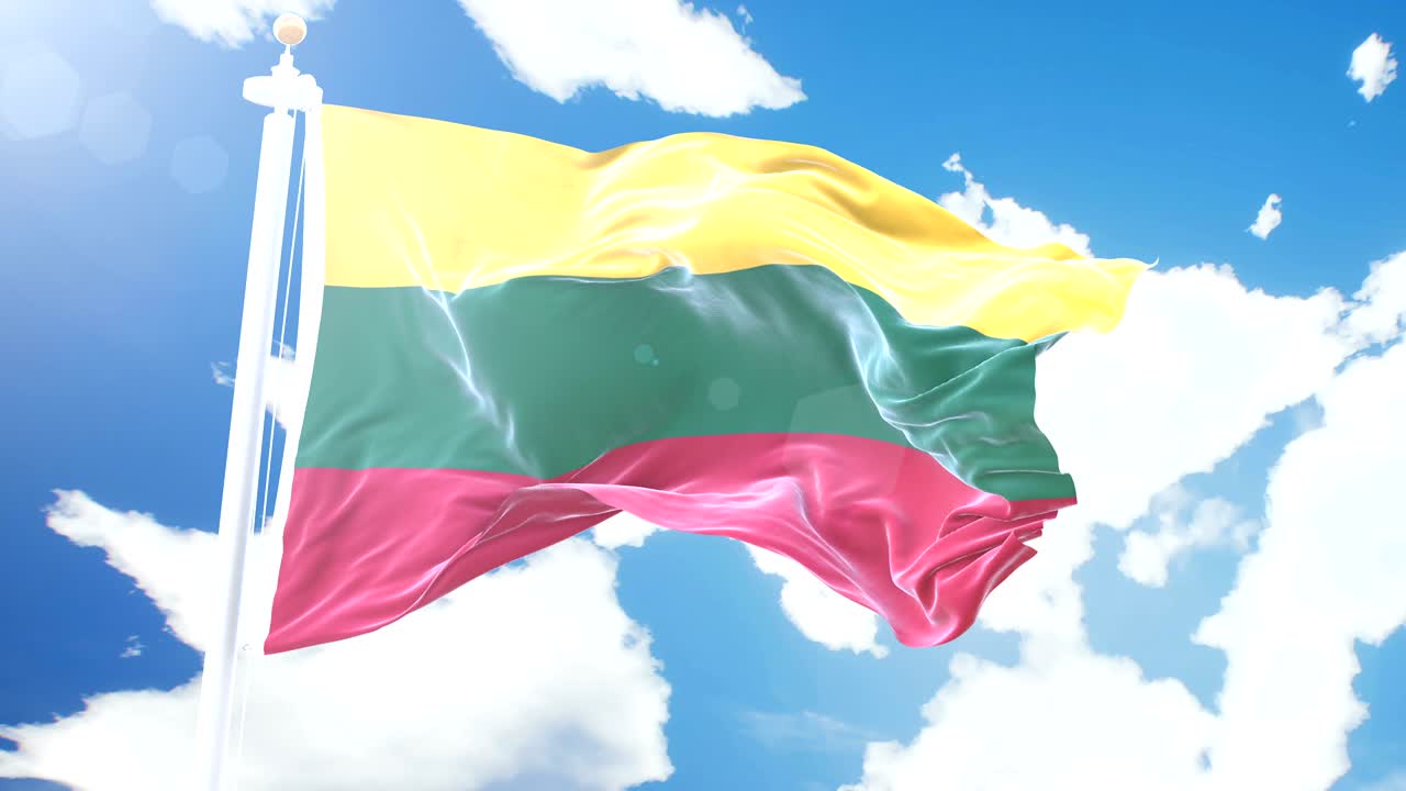 bandera realista de lituania ondeando contra el fondo de nubes de lapso de tiempo. bucle sin costuras en resolución 4k con textura de tela detallada.