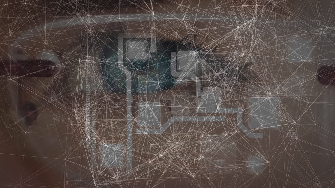 animación de conexiones y circuito integrado sobre el ojo de una mujer caucásica