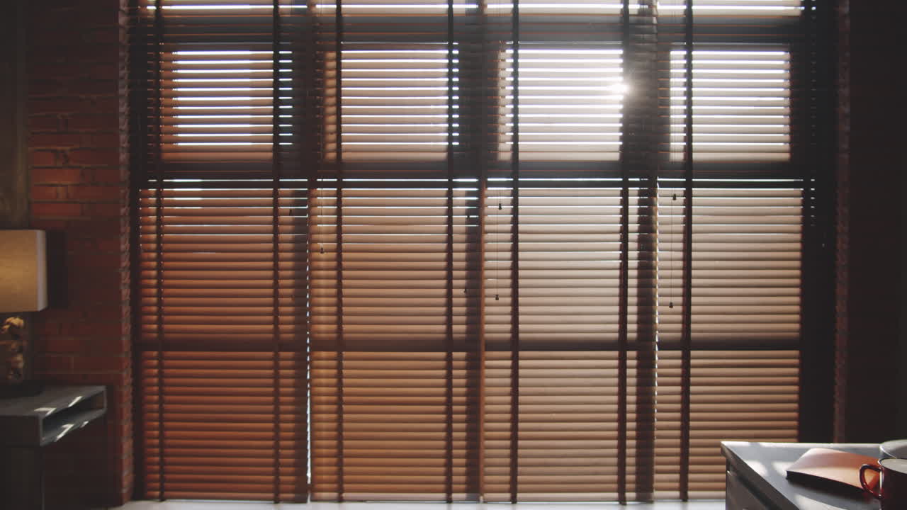 interno di un moderno ufficio loft senza persone