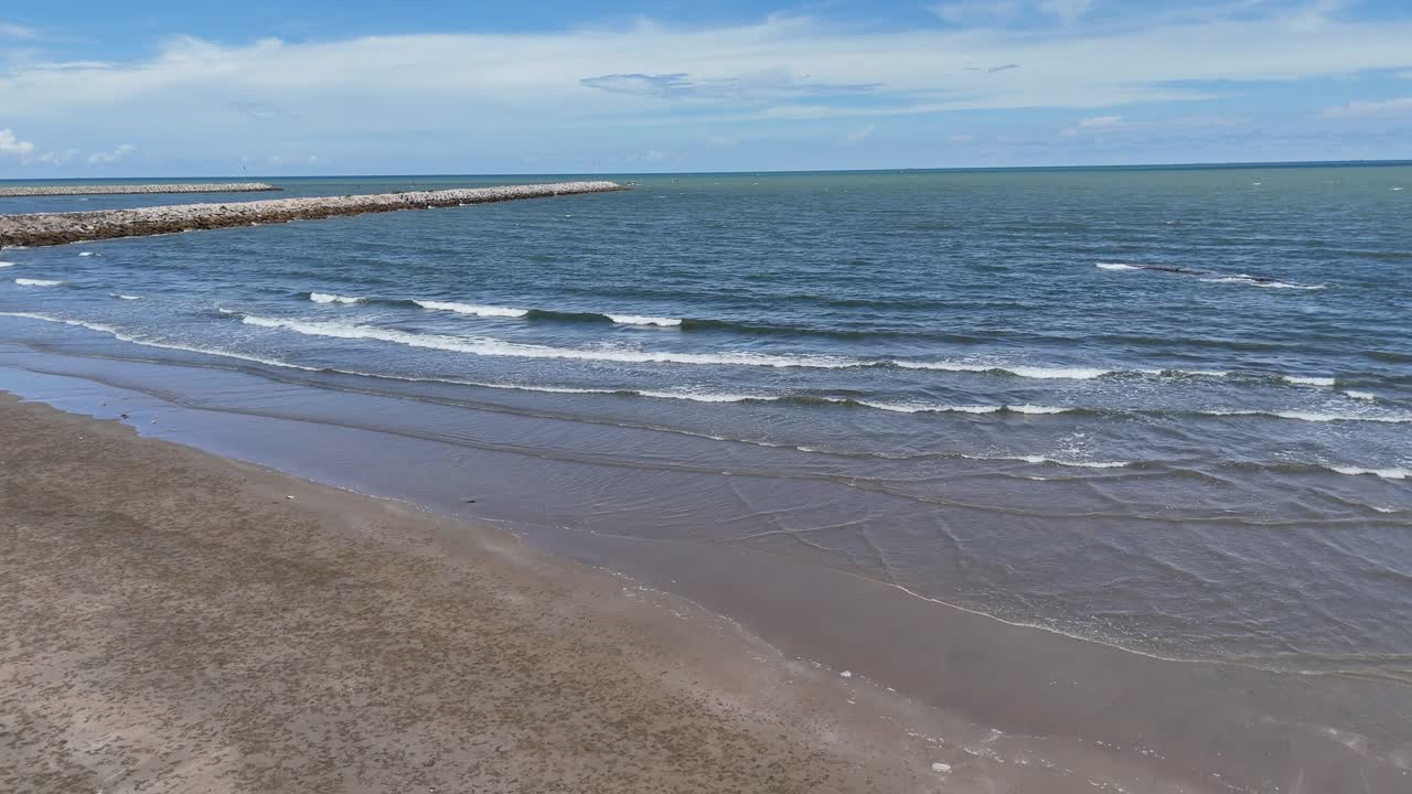 Widok z lotu ptaka na Sekretną Plażę i morze w Vung Tau.
