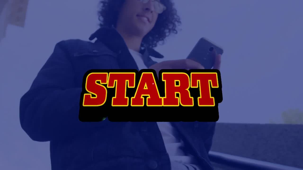 animación del texto de inicio sobre un hombre biracial usando un teléfono inteligente
