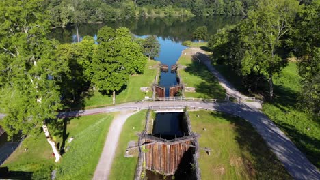 Bloqueo-De-Escalera-De-Gamle-Dal-Fuera-De-Servicio-En-Las-Afueras-De-Trollhättan,-Antena