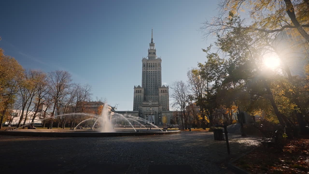 Istana Kebudayaan dan Sains di Warsawa, Polandia
