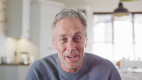 Portrait-of-happy-caucasian-man-looking-at-camera-and-smiling