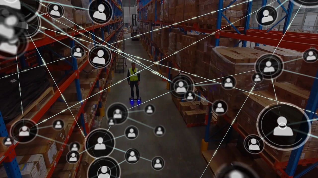 Animazione di una rete di connessioni con icone su un uomo che lavora in un magazzino